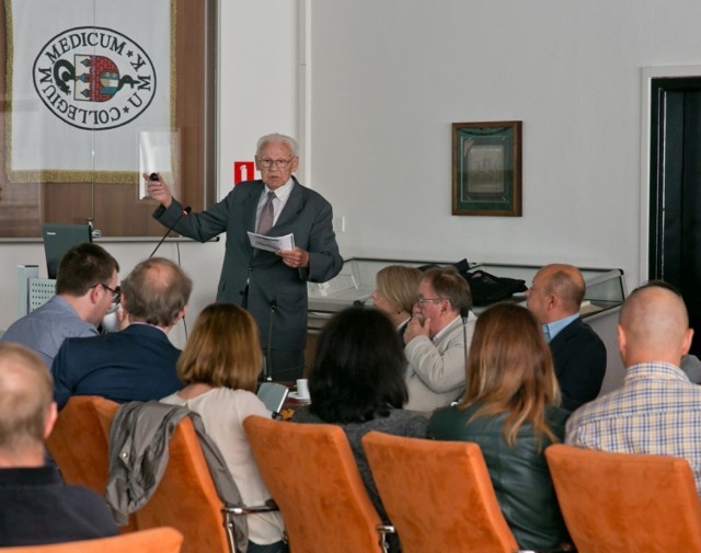Prof. Jan Pawlaczyk podczas wykładu na UMK w Toruniu we wrześniu 2017