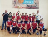 Koszykarze z  MKS Ósemki zostali wicemistrzami wojewódzkiej ligi U11, a z AZS Ósemki wicemistrzami  U12