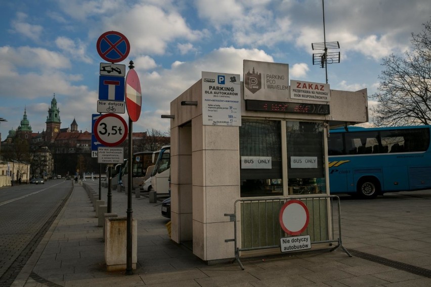 Kraków płaci za remont parkingu, który użytkuje prywatna firma