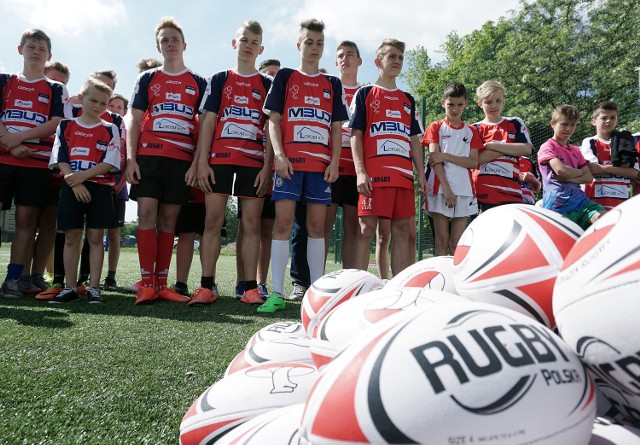 Wiceprezydent Trela grał w rugby z uczniami Gimnazjum 41 w Łodzi