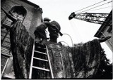 To jeden z symboli Tarnowa. Minęły 42 lata od odsłonięcia pomnika Jana Pawła II obok tarnowskiej katedry. Mamy archiwalne zdjęcia!