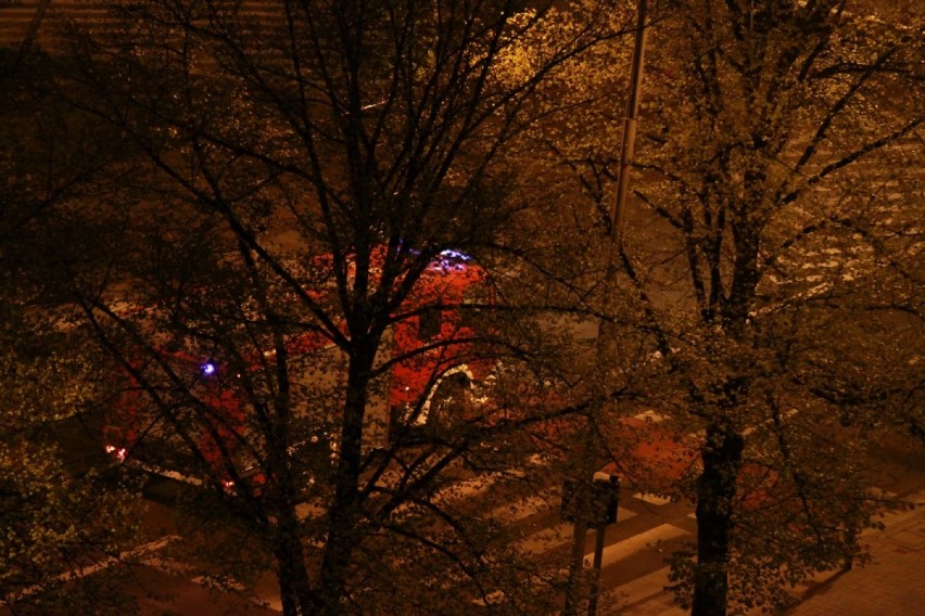 Wypadek tramwaju i tira we Wrocławiu na ulicy Powstańców Śląskich przy Skytower [Zdjęcia]