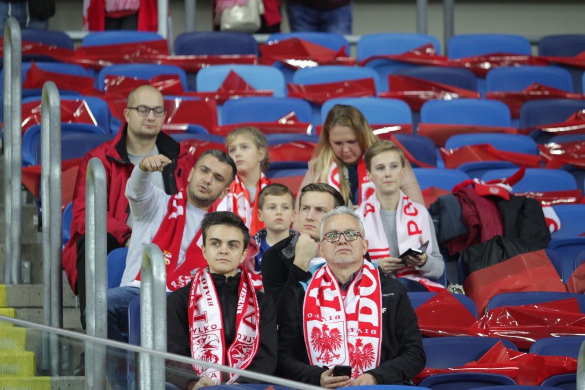 Polska - Portugalia: Kibice na Stadionie Śląskim w Chorzowie [DUŻO ZDJĘĆ]