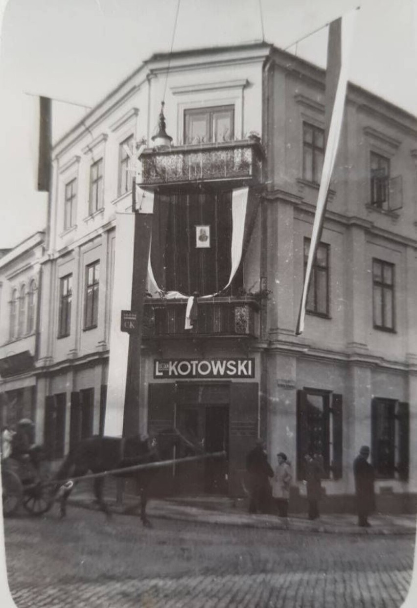 Sklep kolonialny L. Kotowskiego przy ulicy Sienkiewicza 17.