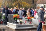 Tłumy na cmentarzach i zbiórka na groby Powstańców Wielkopolskich [zdjęcia]