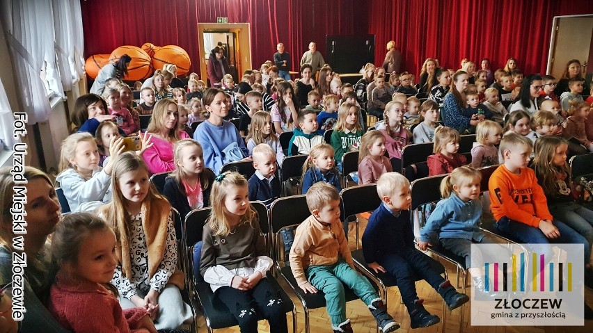 W krainie wiecznego śniegu. Teatrzyk wystawiono w zimowe ferie w Miejskim Ośrodku Kultury w Złoczewie ZDJĘCIA