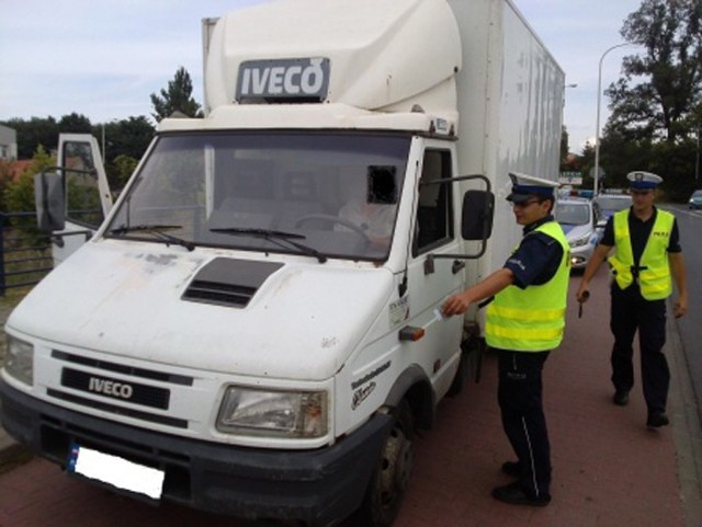 Kaliska policja kontrolowała ciężarówki i autobusy