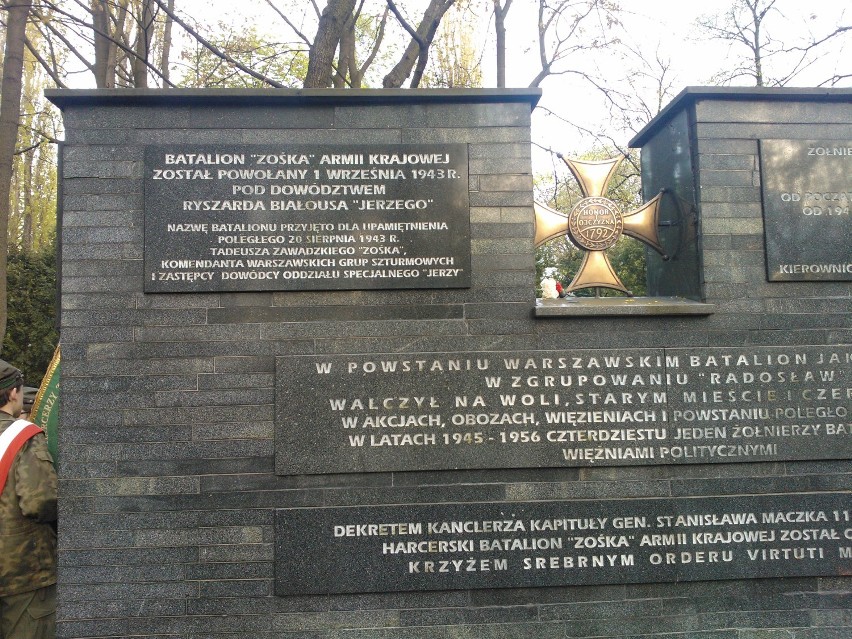 Stowarzyszenie Rodzina Ułańska oddało hołd wszystkim tym,  którzy poświęcili  życie w obronie ojczyzny [ZDJĘCIA]