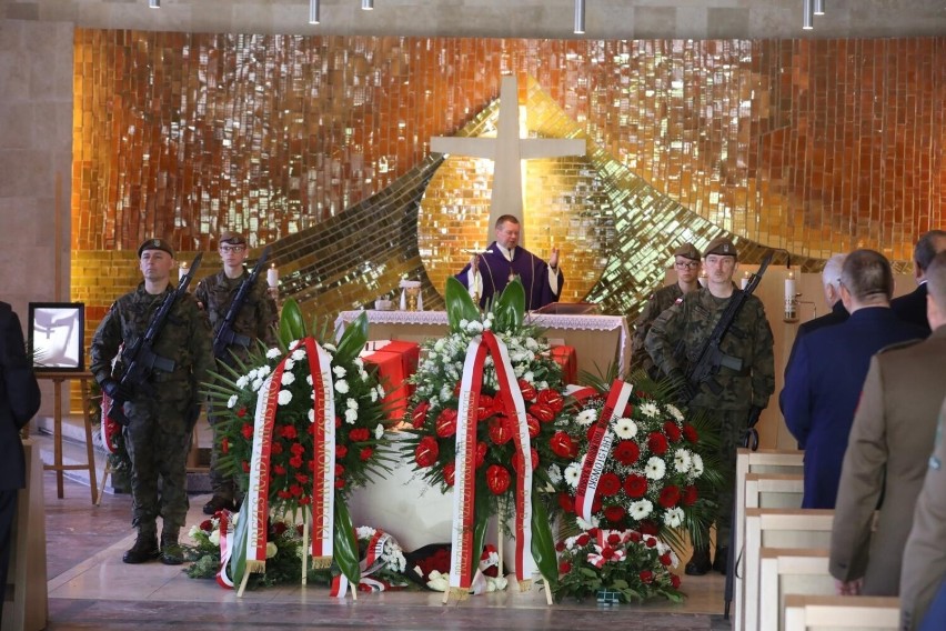 Uroczystości pogrzebowe pięciu żołnierzy niezłomnych...