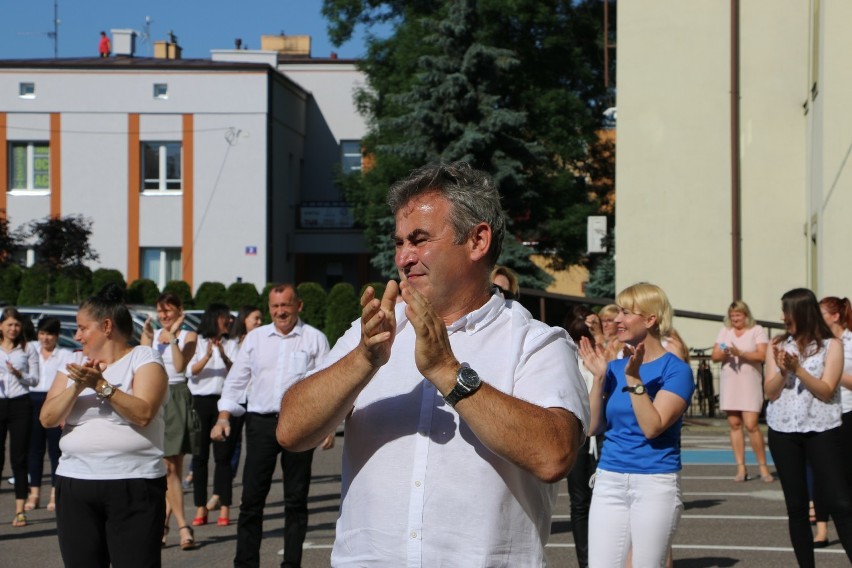 Pracownicy Starostwa Powiatowego w Jarosławiu wzięli udział w akcji #GaszynChallenge [ZDJĘCIA]