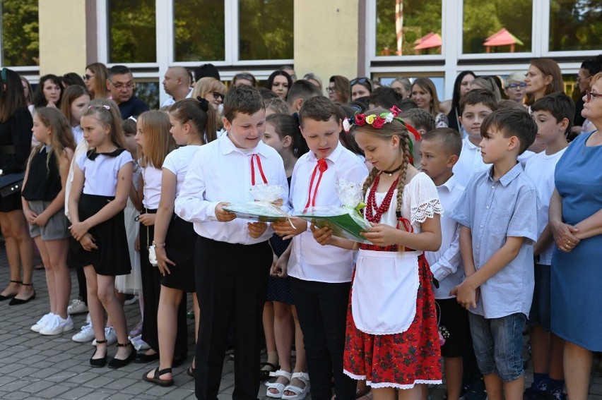 Miejskie zakończenie roku szkolnego w Sandomierzu w Szkole Podstawowej numer 1. Zobacz zfjęcia 