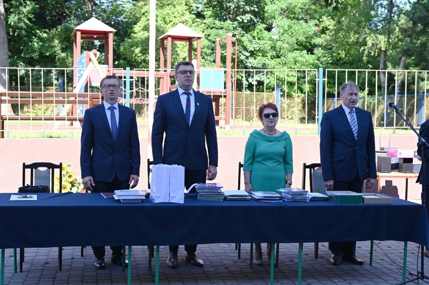 Miejskie zakończenie roku szkolnego w Sandomierzu w Szkole Podstawowej numer 1. Zobacz zfjęcia 