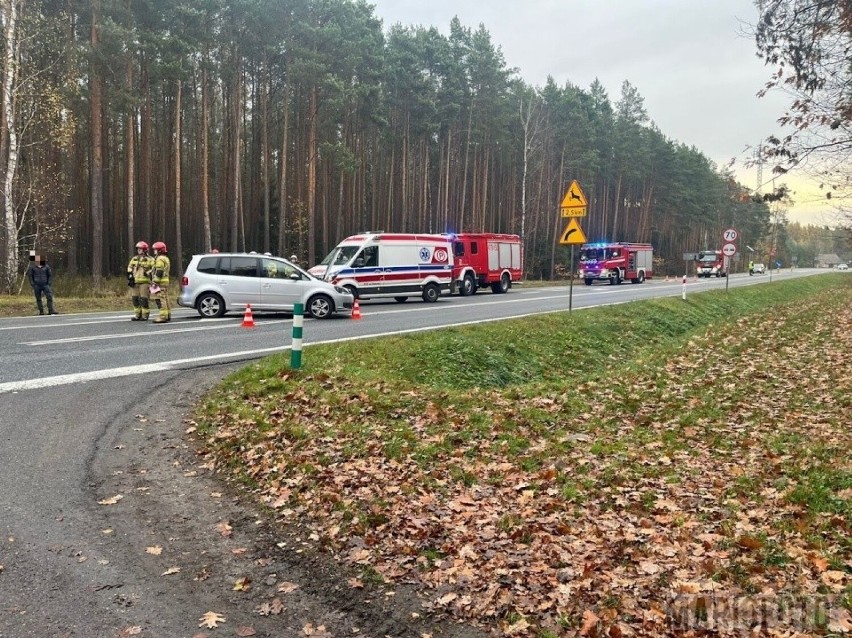 Zderzenie samochodów na DK nr 46. Do kolizji doszło w okolicy miejscowości Mnichus. Na miejscu interweniowały służby