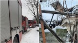 Katastrofa budowlana w regionie tarnowskim. Zawalił się dach domu w Radgoszczy. Na miejscu działa straż pożarna. Mamy zdjęcia