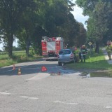 Tarnów. Zderzenie samochodów osobowych na skrzyżowaniu ulic Niedomickiej z Mroźną na DW 973. Jedna osoba trafiła do szpitala