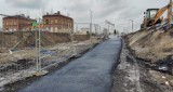 Powstało nowe dojście do stacji kolejowej w Dąbrowie Górniczej. Pasażerowie łatwiej pokonają wielki plac budowy