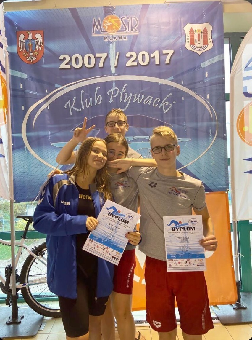 Pływacy z Malborka na zawodach w Mławie