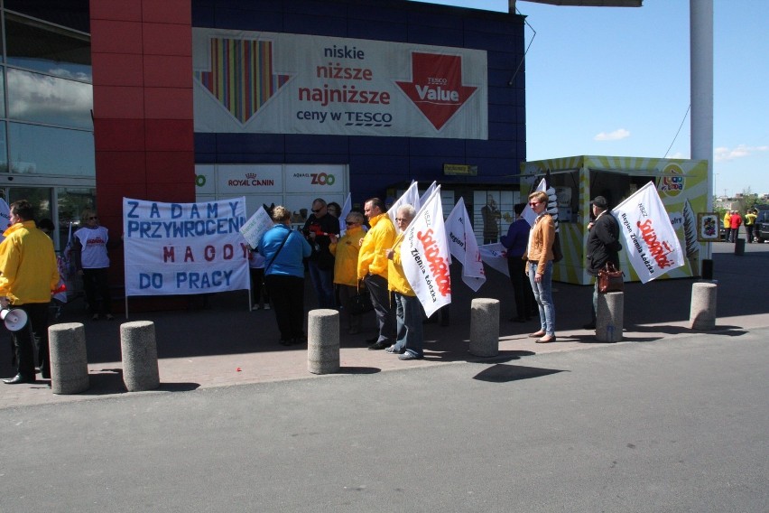 Protest związkowców przed Tesco w Łodzi [ZDJĘCIA]