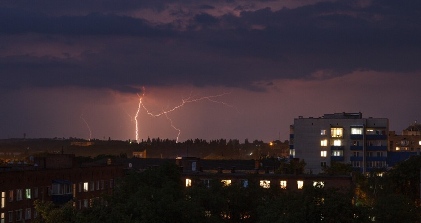 Podczas burzy zasłaniano również lustra.