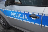 Policjanci z Olkusaz poszukują wandala, który uwziął się na bmw. Uszkodził dwa samochody. Czyżby nie lubił tej marki?
