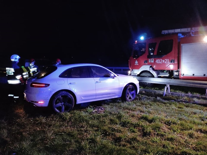 Porshe uderzyło w bariery na autostradzie A1 między...