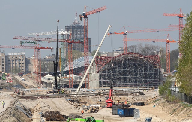 Termin ukończenia dworca Łódź Fabryczna można obstawiać u bukmachera.