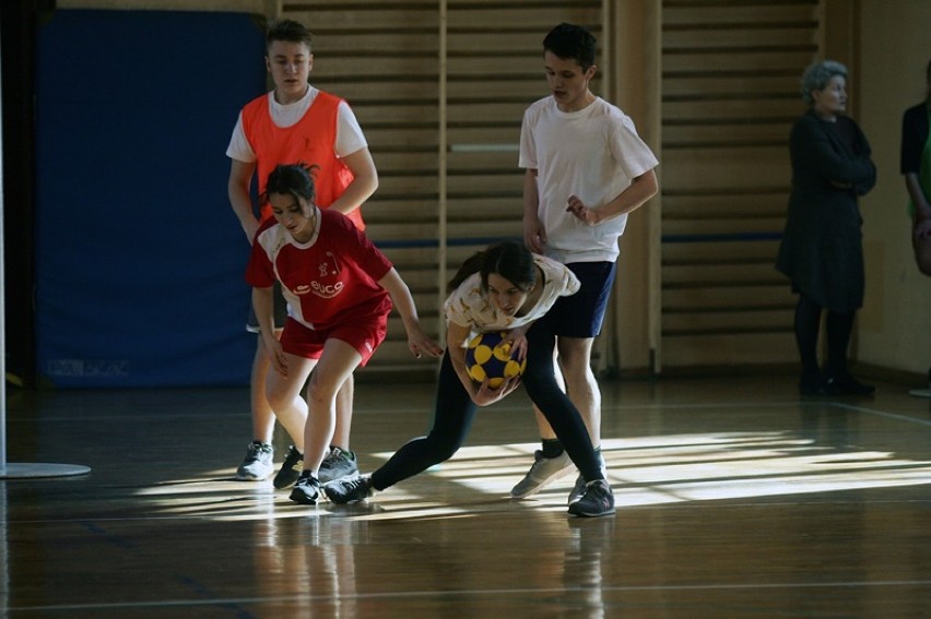 Trening korfballu uczniów I Liceum Ogólnokształcącego w...