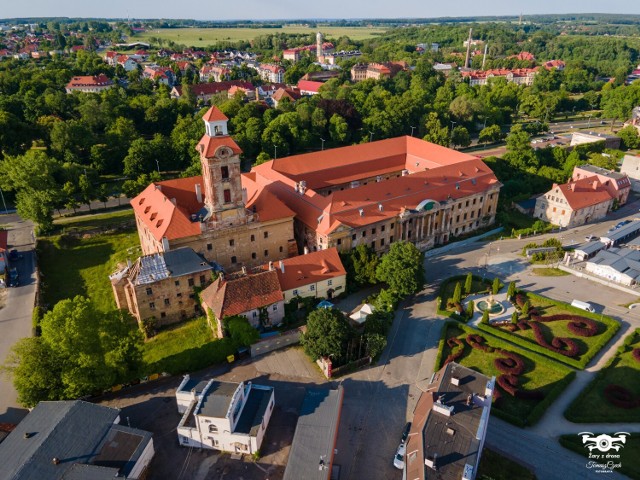 Zobaczcie, jak pięknie u progu lata wyglądają Żary na zdjęciach z drona.