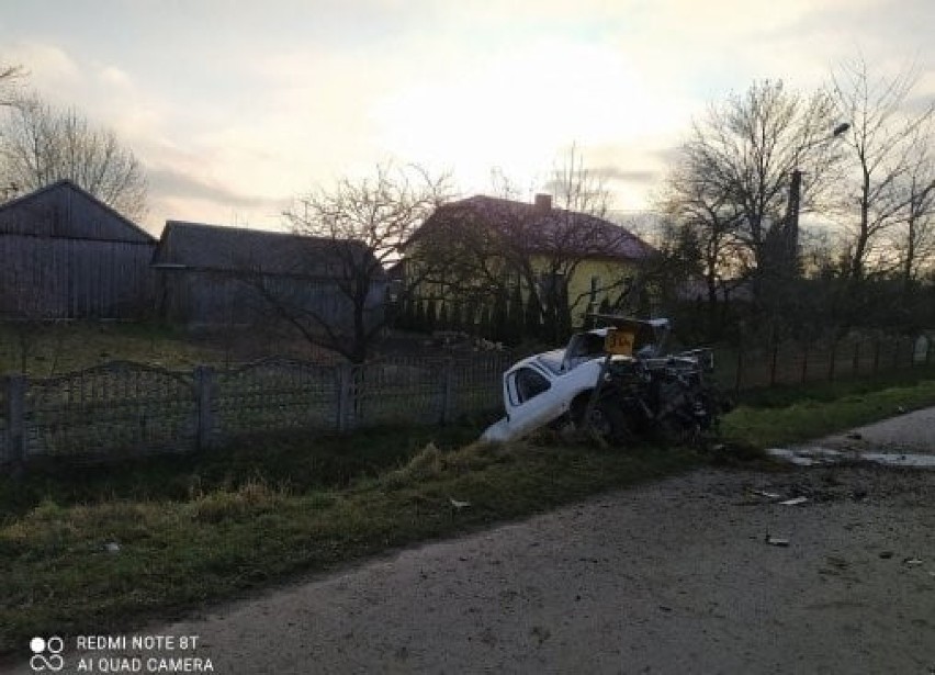 Wjechał Fordem do rowu w Starej Wsi. Zobacz zdjęcia