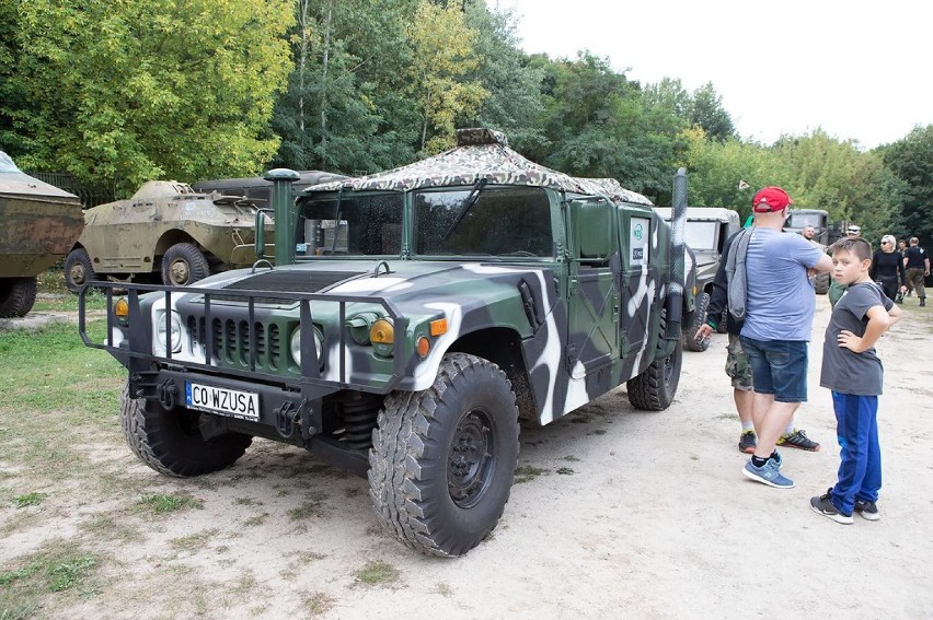 V Zlot Pojazdów Militarnych i Grup Rekonstrukcyjnych w Forcie Wielka Księża Góra. Gward zaprezentował swoje pojazdy [ZDJĘCIA]