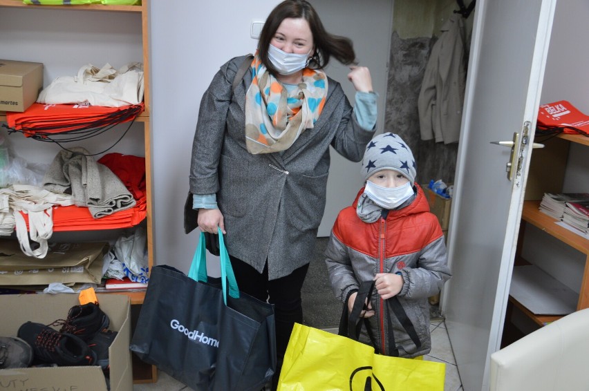 Zbiórka odzieży w Skierniewicach dla migrantów na granicy białoruskiej