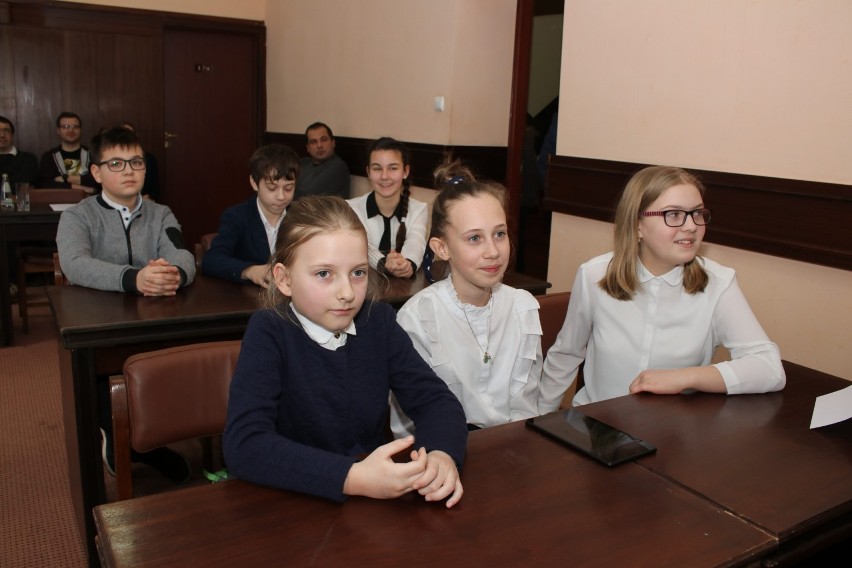Konkurs historyczny w Miejskiej Bibliotece Publicznej w Tczewie w interaktywnej odsłonie ZDJĘCIA