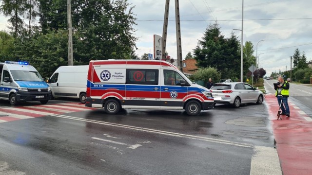 Na skrzyżowaniu ulic Sucharskiego i Poprzecznej w Radomsku ranny został motorowerzysta