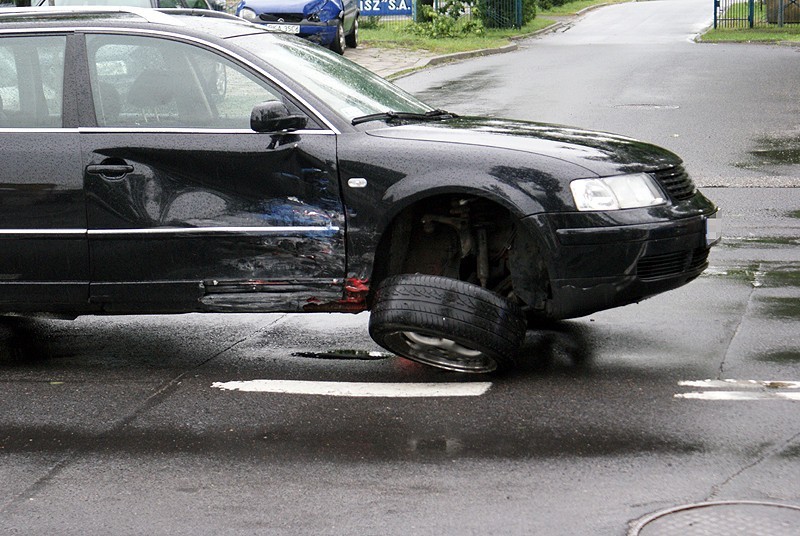 Kolizja na ulicy Częstochowskiej w Kaliszu. Jedna osoba w szpitalu. ZDJĘCIA