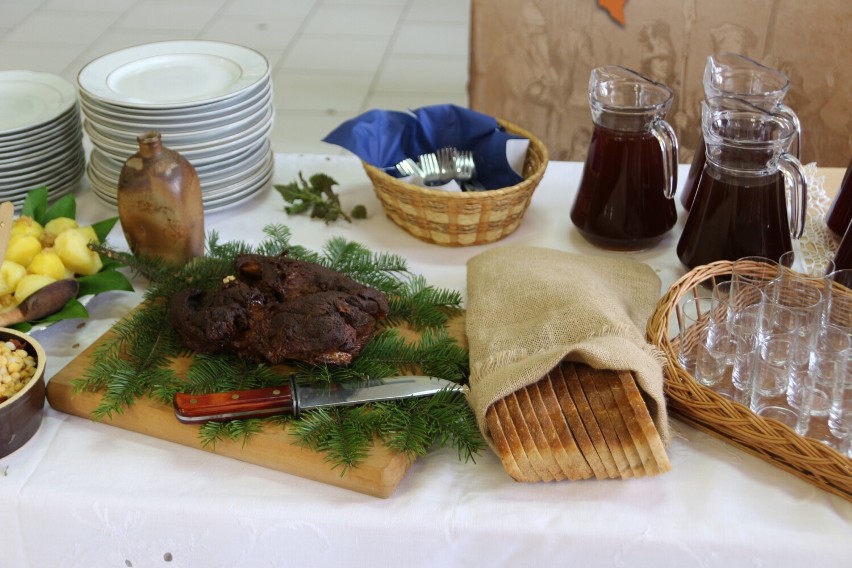 Warsztaty kulinarne w Tarnowcu. Poznawali tajniki kuchni Kosynierów