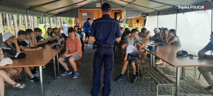 Myszków. Policjanci prowdzą akcję profilaktyczną jak bezpiecznie wypoczywać