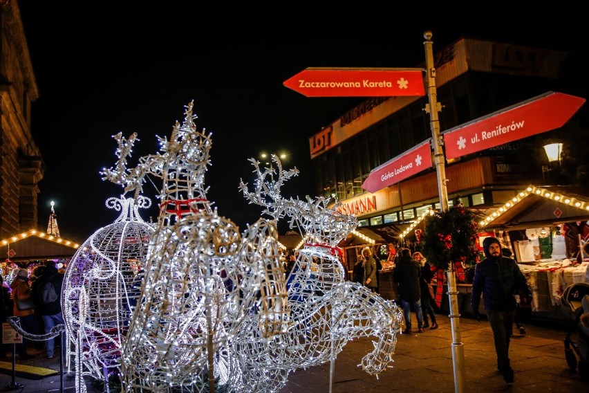 W Gdańsku "Odpalono Święta". Na głównych gdańskich ulicach i w parkach bożonarodzeniowe iluminacje 