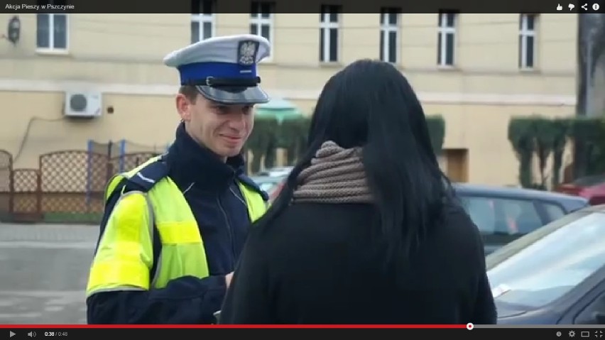 Młody policjant i... młode panie [Akcja Pieszy w Pszczynie]