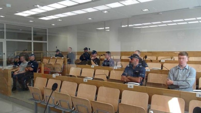 Śmiertelna bójka w Skawinie. Prokurator chce dla oskarżonych po 5 lat więzienia, adwokaci uniewinnienia