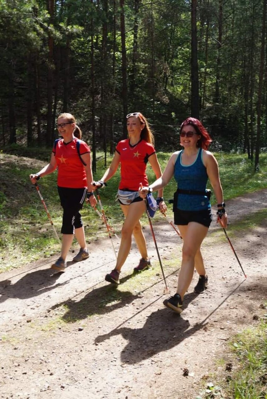 Miłośnicy nordic walking z całego Łódzkiego na wędrówce w Sieradzu. Okazją był Rudy Rajd do Rudy NWPL Garrosa Team ZDJĘCIA