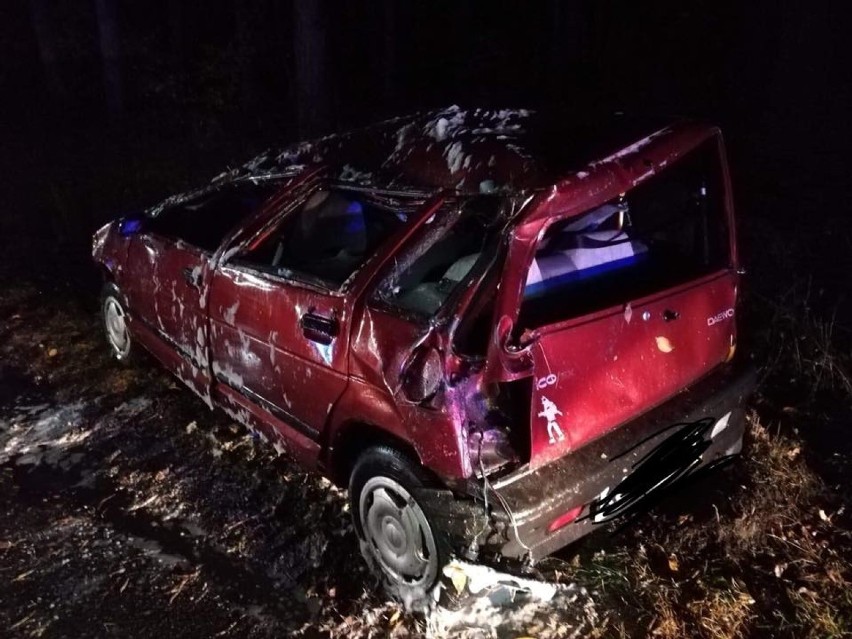 STRAŻACY W AKCJI: Wypadek na trasie Zduny-Baszków. Jedna osoba poszkodowana [ZDJĘCIA]