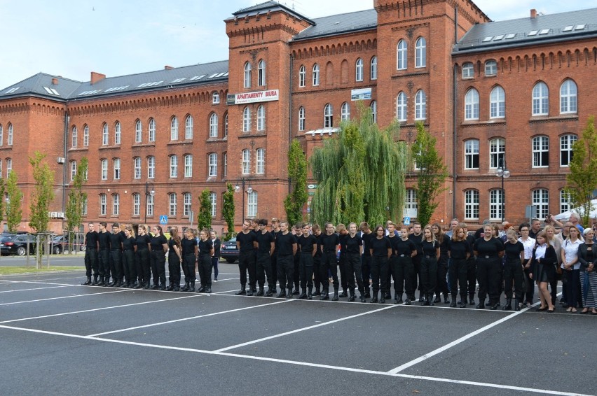 Liceum Spartakus w Kwidzynie. Kadeci nowej mundurówki rozpoczęli rok szkolny [ZDJĘCIA]