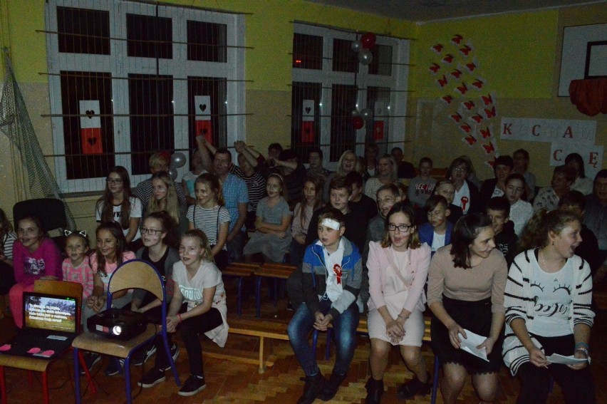 Gmina Człuchów. Wieczory z pieśnią patriotyczną i piosenką wojskową w szkole w Stołcznie
