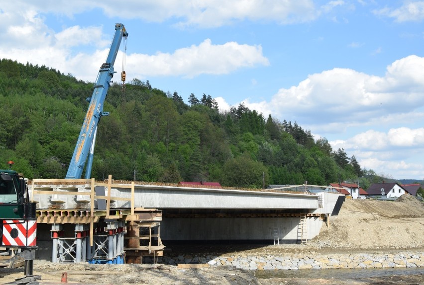 Most w Tyrawie Solnej będzie gotowy jeszcze w tym roku. Zobaczcie zdjęcia z przebiegu prac