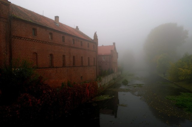 Silne zamglenia nie ustąpią w nocy - ostrzegają synoptycy