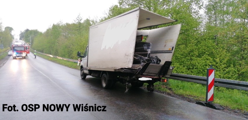 Bochnia. Wypadek na zakręcie w Kopalinach, zderzyła się ciężarówka z dostawczakiem - zobacz zdjęcia