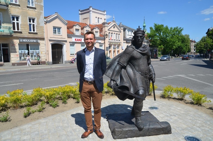 Posąg króla Bolesława Śmiałego na skwerze przy ulicy...