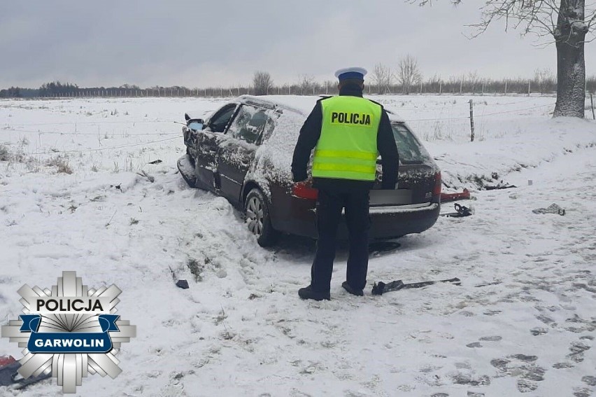 Policjanci z Garwolina wyjaśniają okoliczności wypadku z...