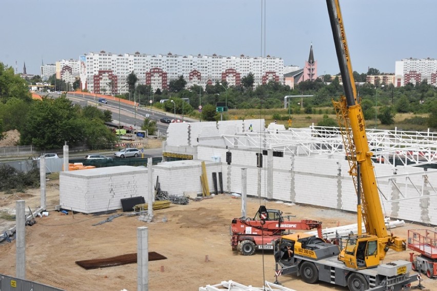 Nowe centrum handlowe powstaje na Piekarach w Legnicy [ZDJĘCIA]