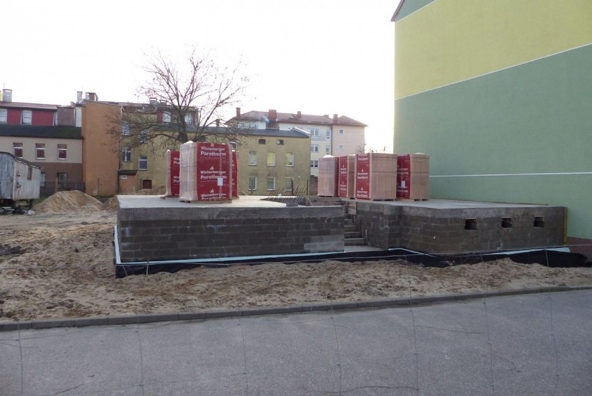 Przy ul. Stryjewskiego w Lęborku powstają nowe mieszkania komunalne [ZDJĘCIA]